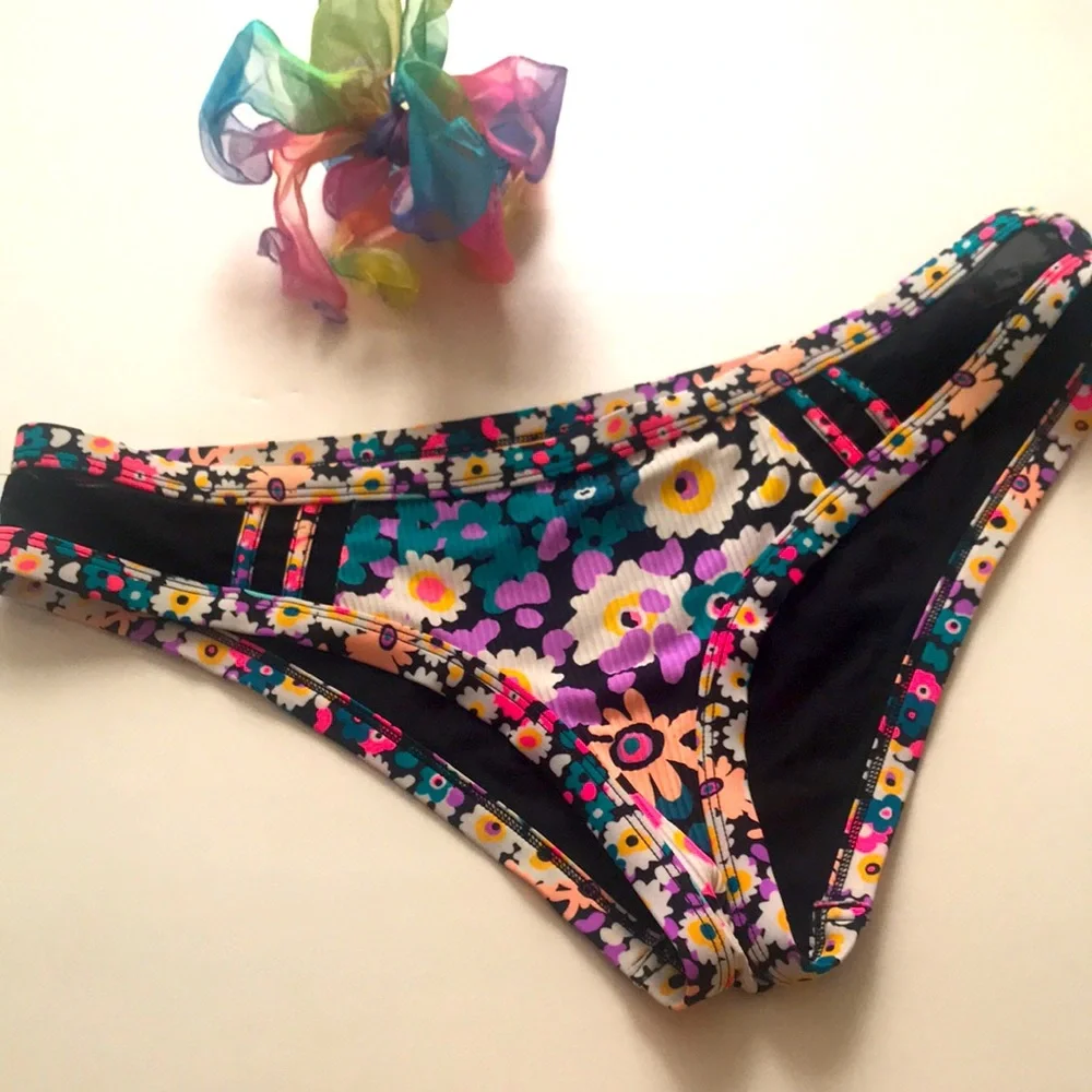 Body Glove Bikini Floral & Black - Picture 2 of 13